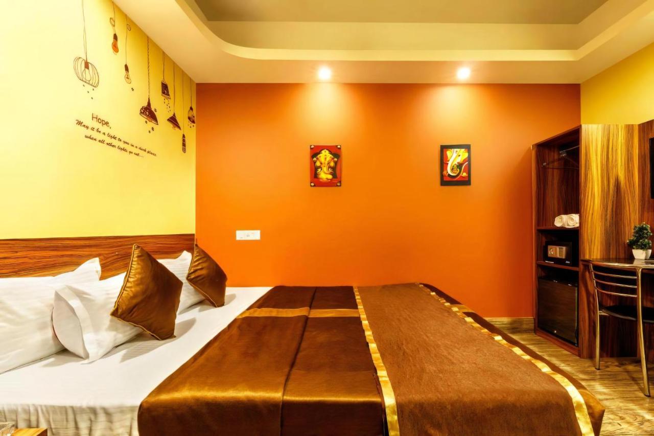 The Silverline Hotel Калькутта Экстерьер фото