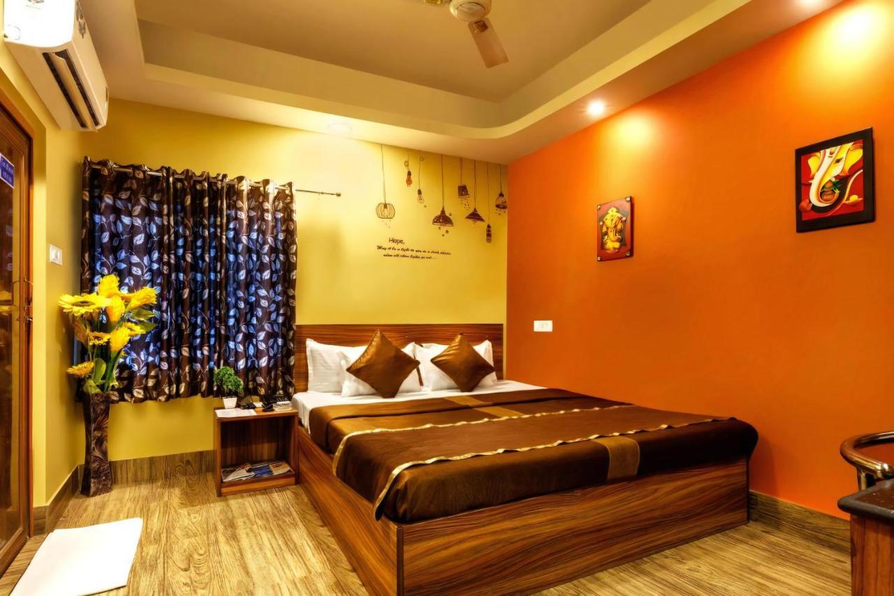 The Silverline Hotel Калькутта Экстерьер фото